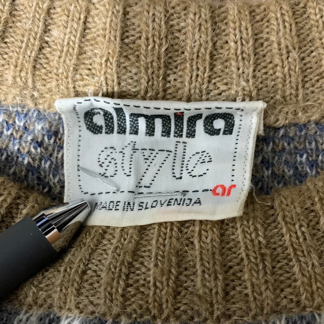 90's Almira Style Slovenia Sweater - Large - 23” x 28”