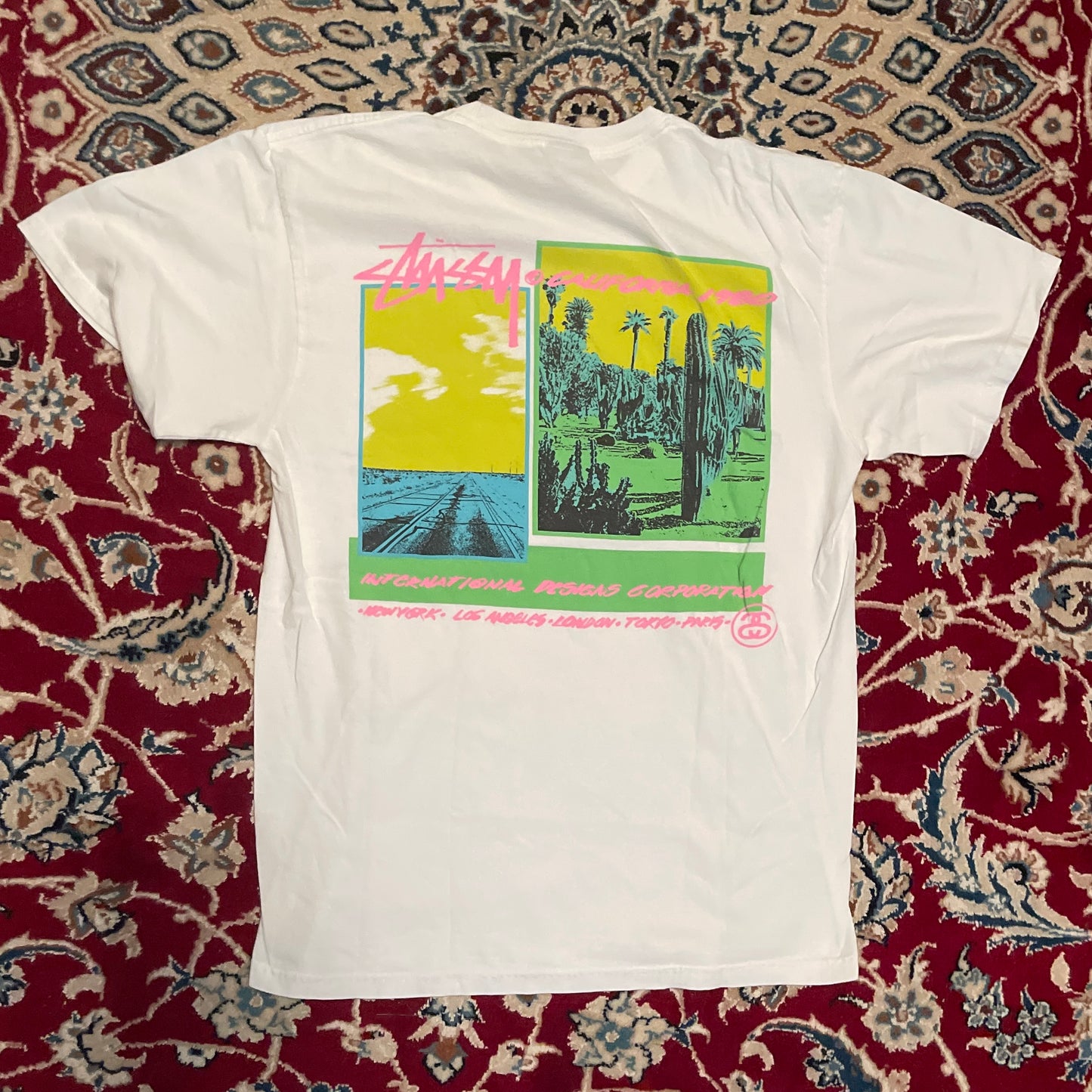 Stussy T 恤 - 19 英寸 x 28 英寸