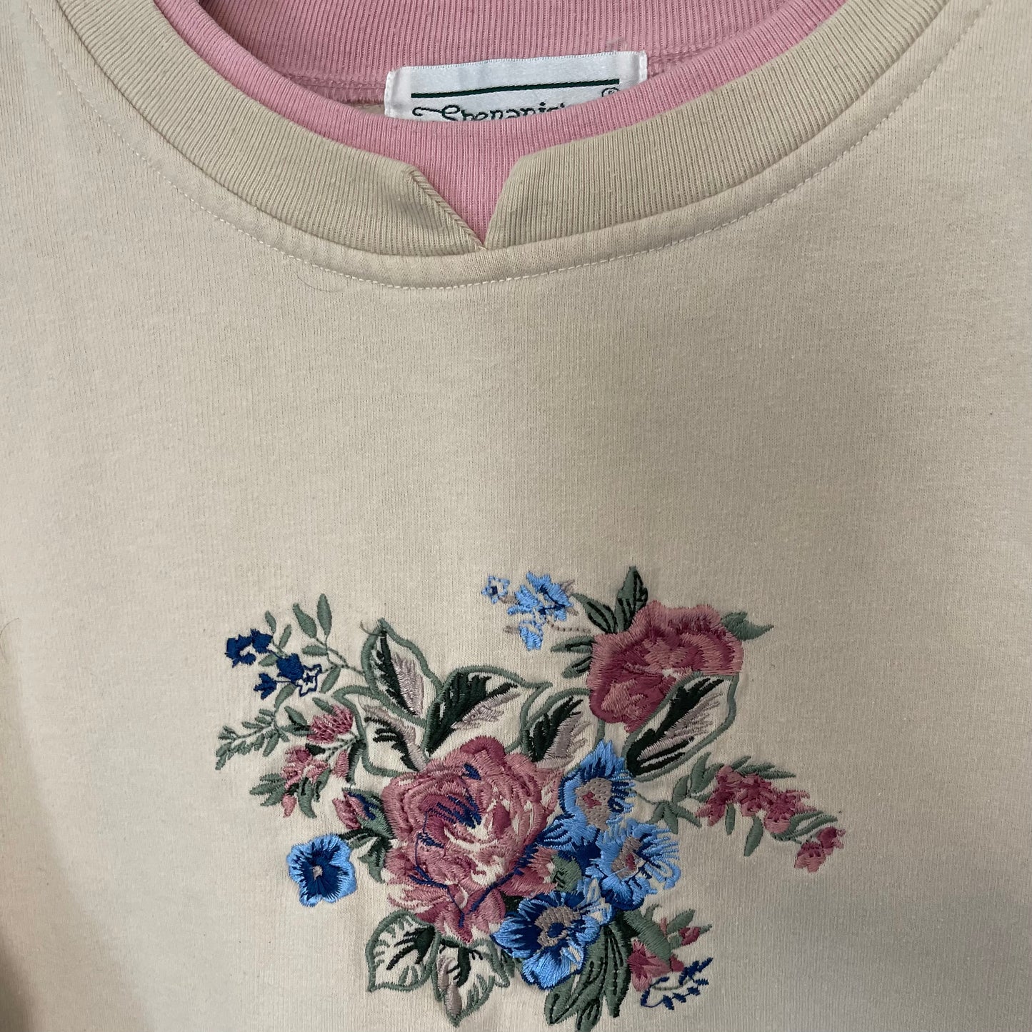 Flower Embroidered Crewneck - L