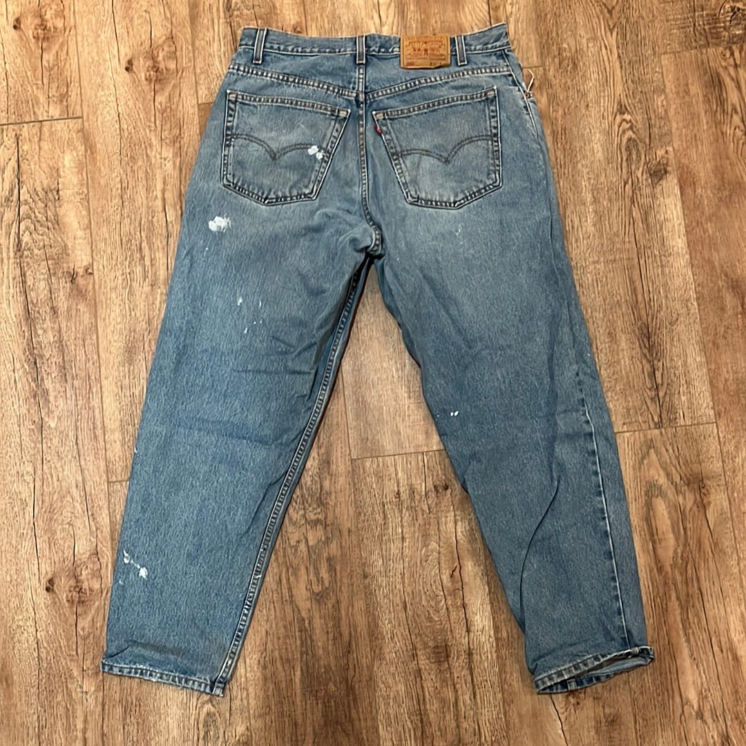 90's Levi 560 - 34” x 30.5”