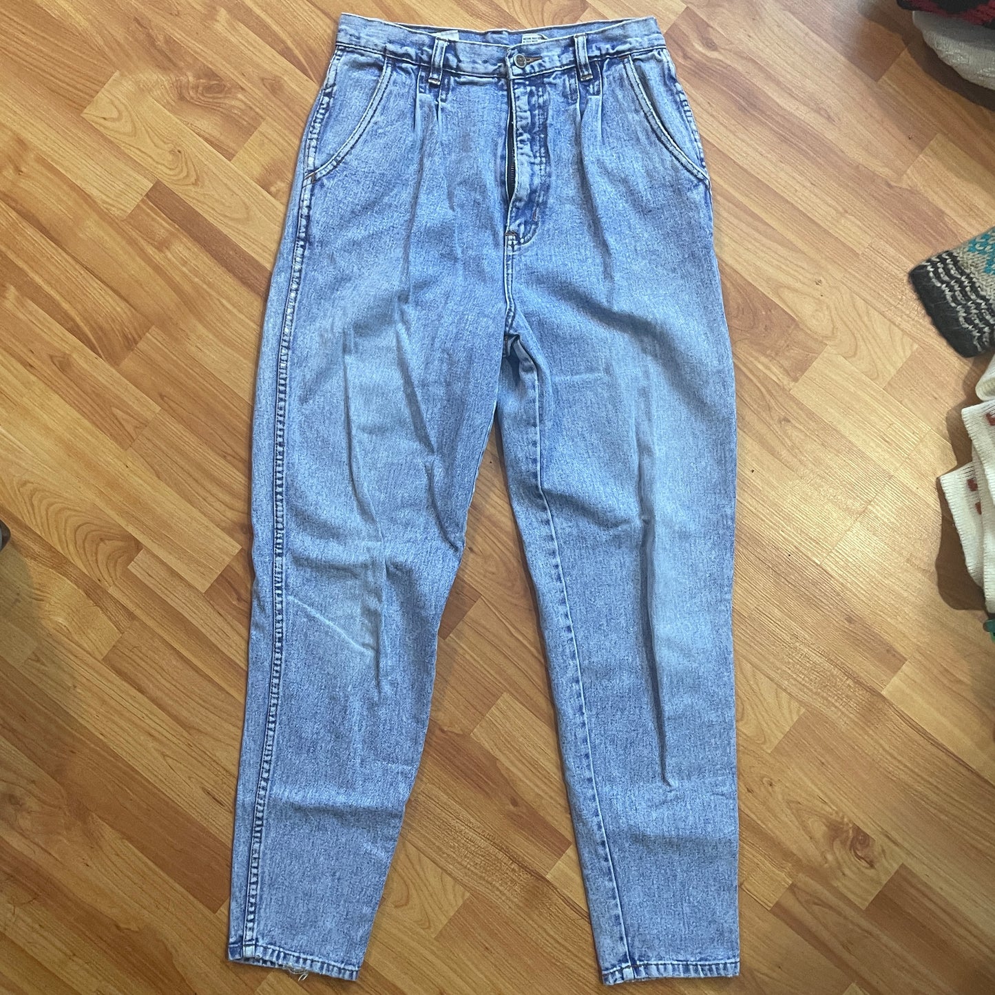 Bill Blass Jeans - 28" x 29"