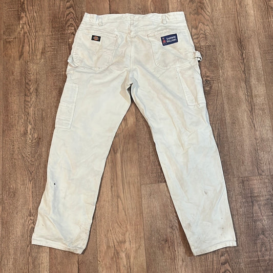 Sherwin Williams Dickies 画家木匠 - 36” x 31.5”